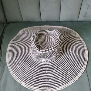 NWT $70 J. Crew Woven straw Hat Brim Navy Blue White Size S/M Beach Ivory